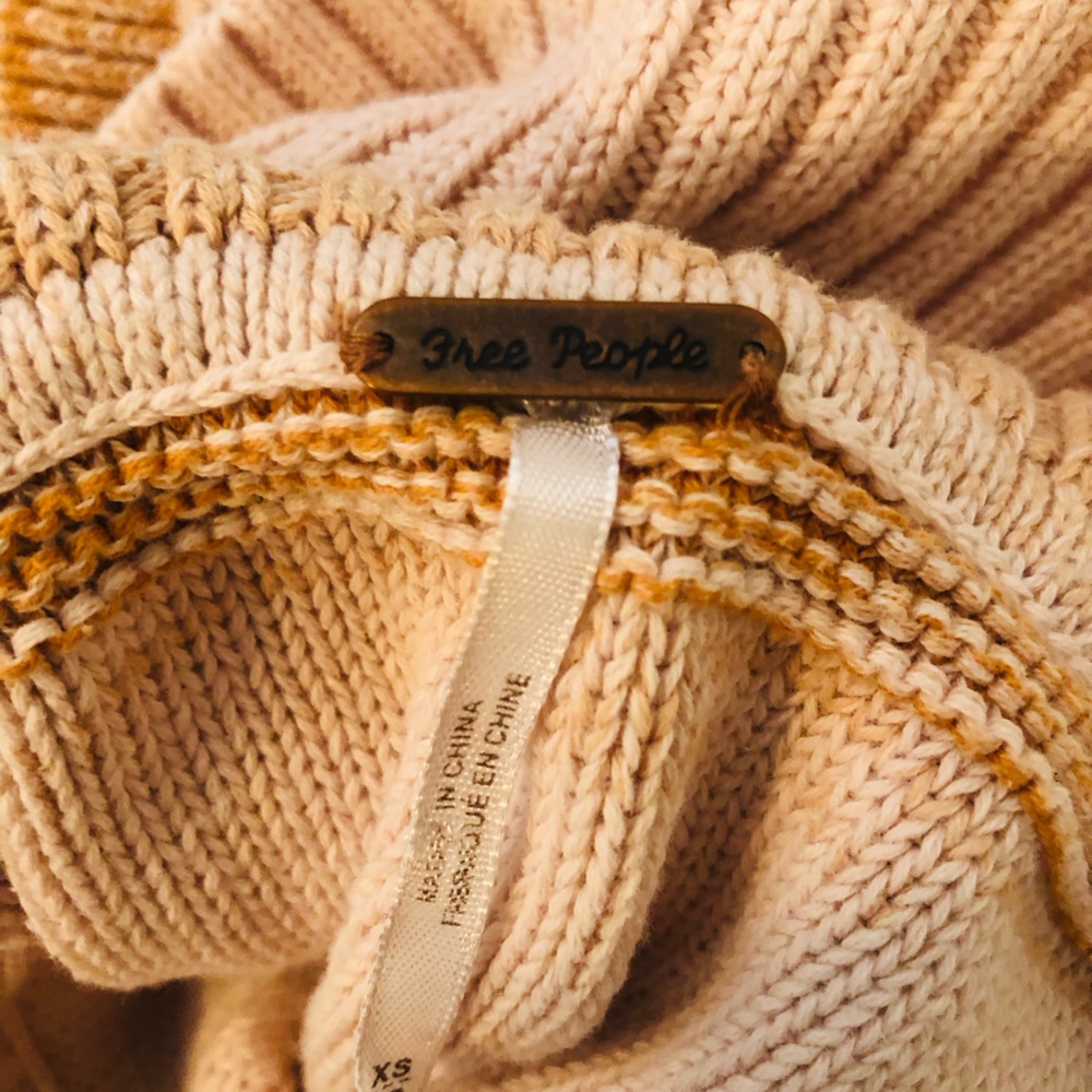 FREE PEOPLE CROPPED CABLE KNIT TURTLENECK SWEATER - BELL TATTERED SLEEVES - Picture 6 of 8